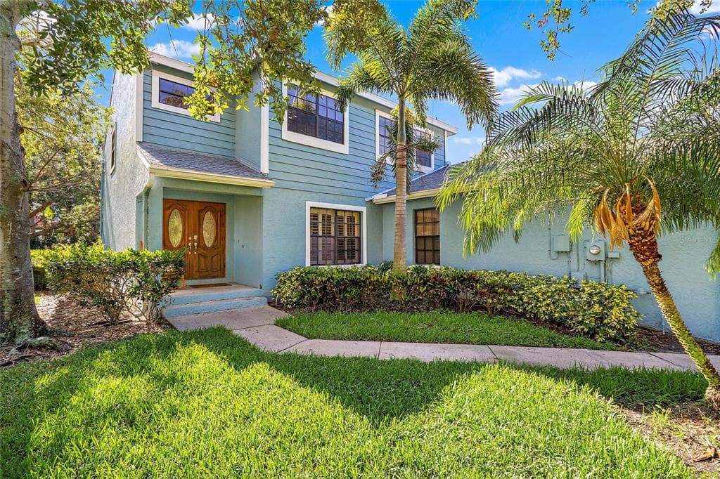 1092 SANABEL COURT NE ST PETERSBURG, FL 33702