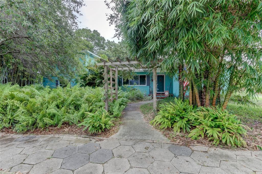 4660 6TH AVENUE N ST PETERSBURG, FL 33713