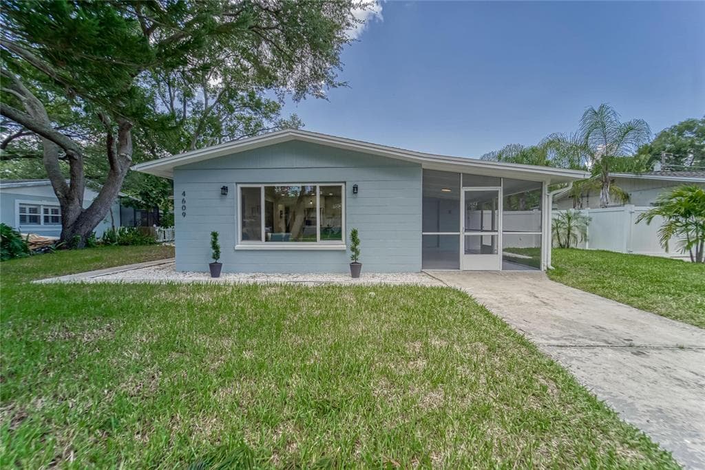 4609 W HAWTHORNE ROAD TAMPA, FL 33611