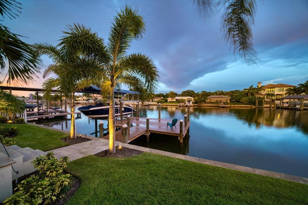 685 SNUG ISLAND