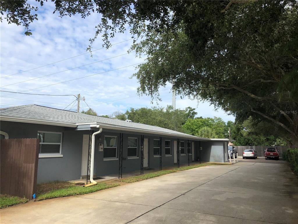 520 70TH STREET N UNIT 4 ST PETERSBURG, FL 33710