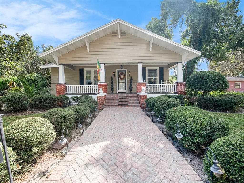 913 E NEW ORLEANS AVENUE
