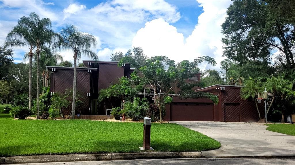 1012 N RIVERHILLS DRIVE