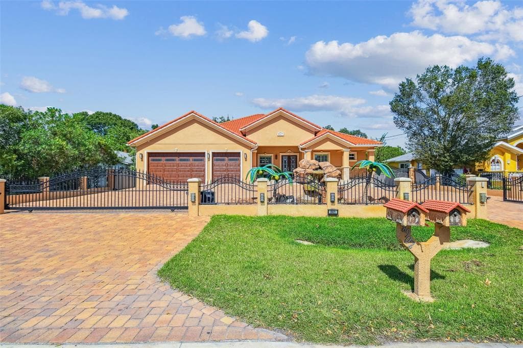 8901 W HAMILTON AVENUE TAMPA, FL 33615
