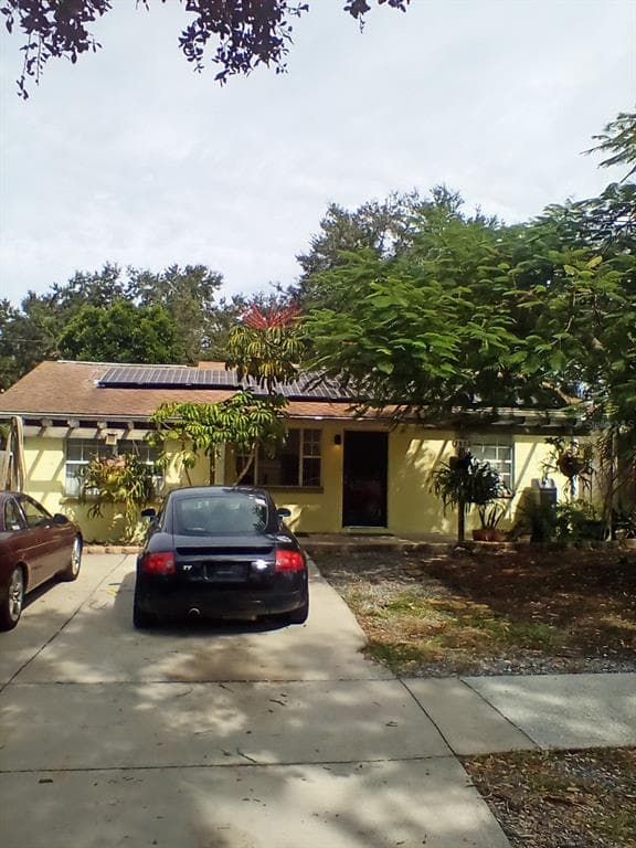 8033 24TH AVENUE N ST PETERSBURG, FL 33710