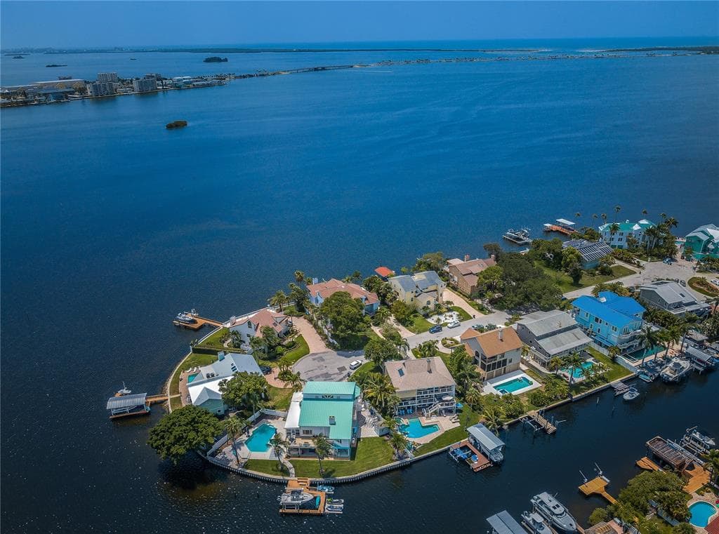 104 HOMEPORT DRIVE PALM HARBOR, FL 34683