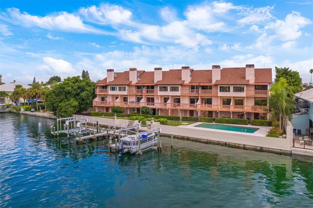 672 76TH AVENUE ST PETE BEACH, FL 33706
