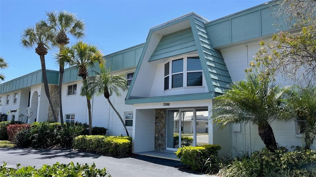 3100 HARTFORD STREET N UNIT 216 ST PETERSBURG, FL 33713