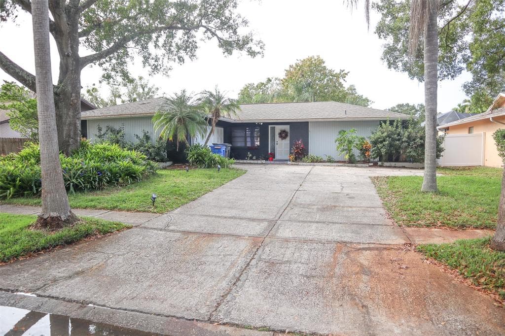 16304 OAKMANOR DRIVE TAMPA, FL 33624