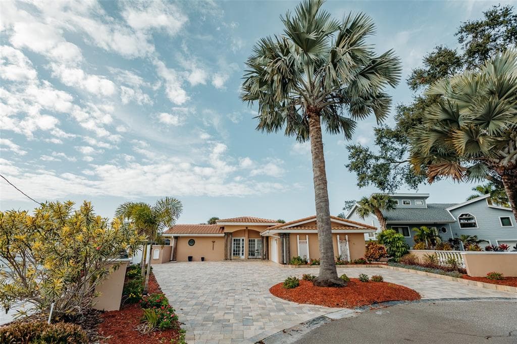 3691 CENTER CIRCLE LARGO, FL 33774
