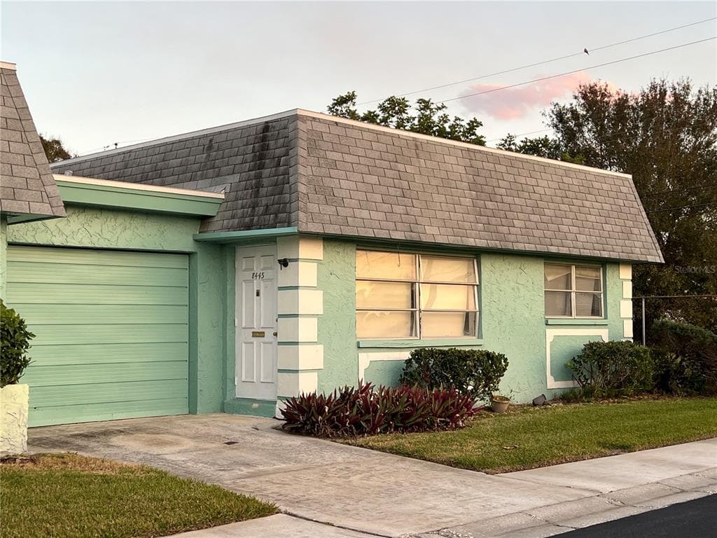 8445 PHILIP N UNIT 13 PINELLAS PARK, FL 33781