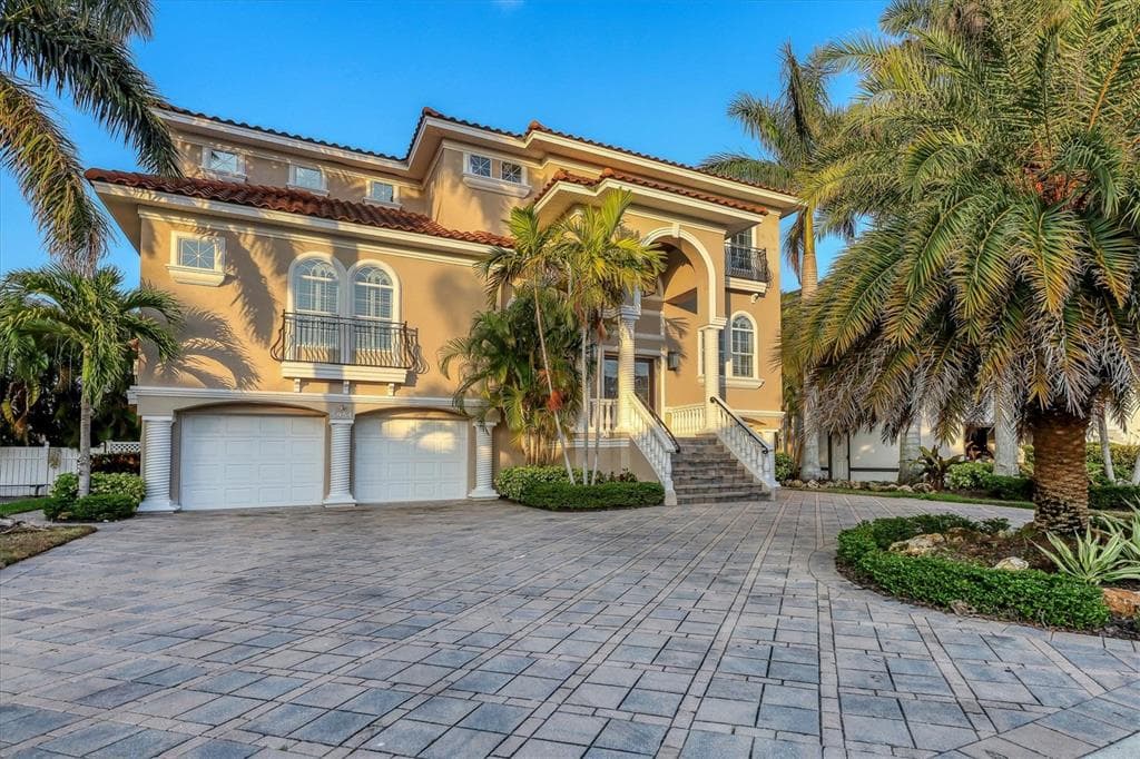 5951 BAYVIEW CIRCLE S GULFPORT, FL 33707