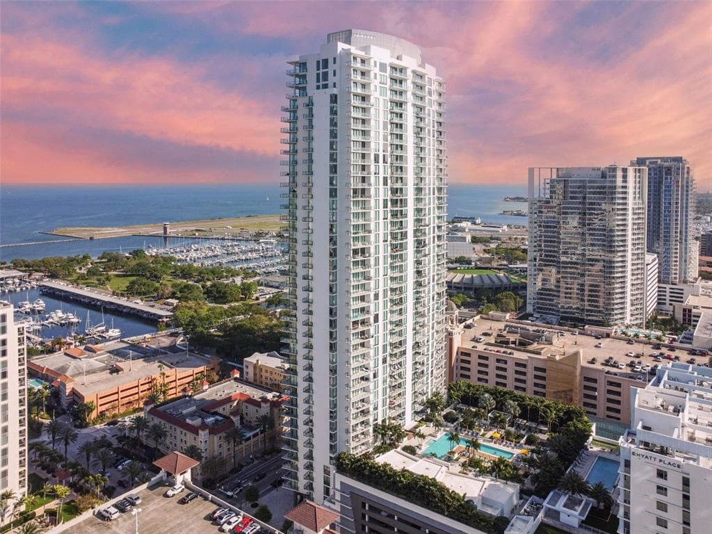 100 1ST AVENUE N UNIT 3906