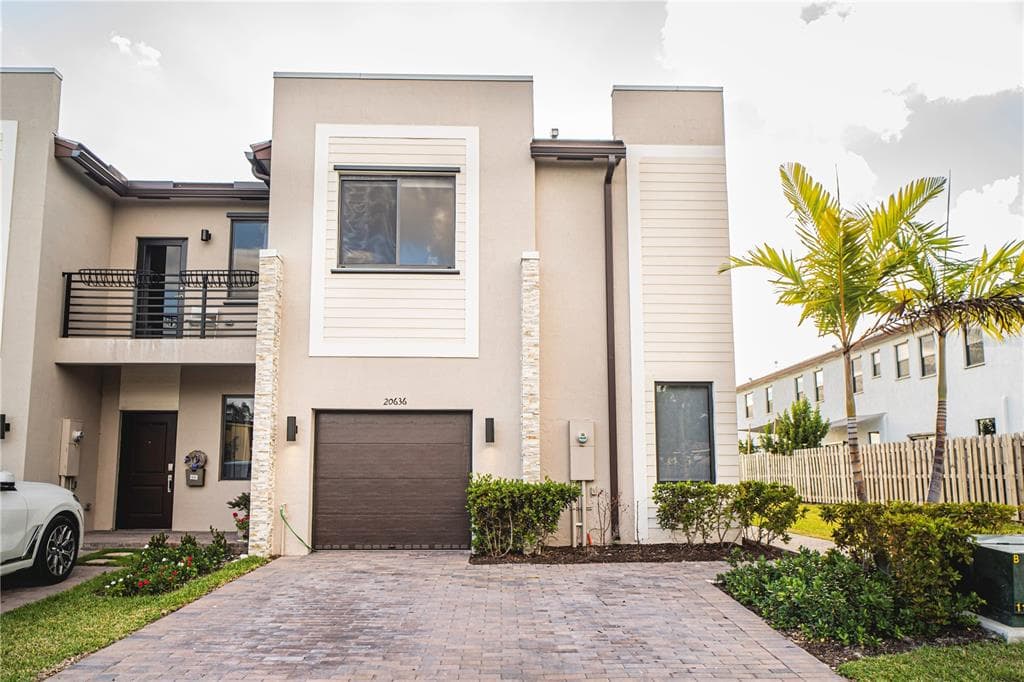 20636 NE 5TH PLACE MIAMI, FL 33179
