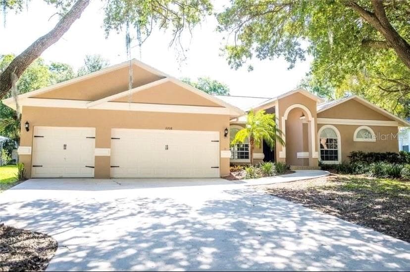 2208 WHITLOCK PLACE DOVER, FL 33527