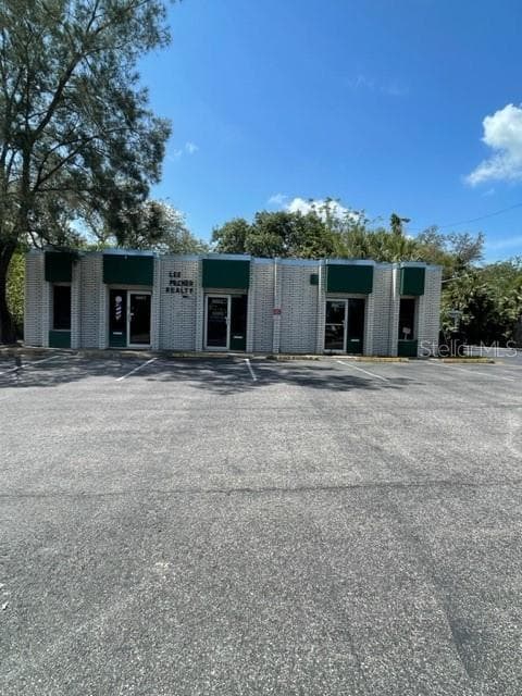 2002 W BUSCH BOULEVARD TAMPA, FL 33612