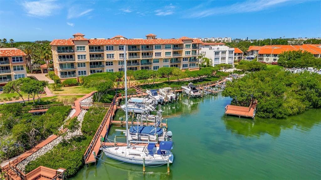 1645 PINELLAS BAYWAY S UNIT B5 TIERRA VERDE, FL 33715