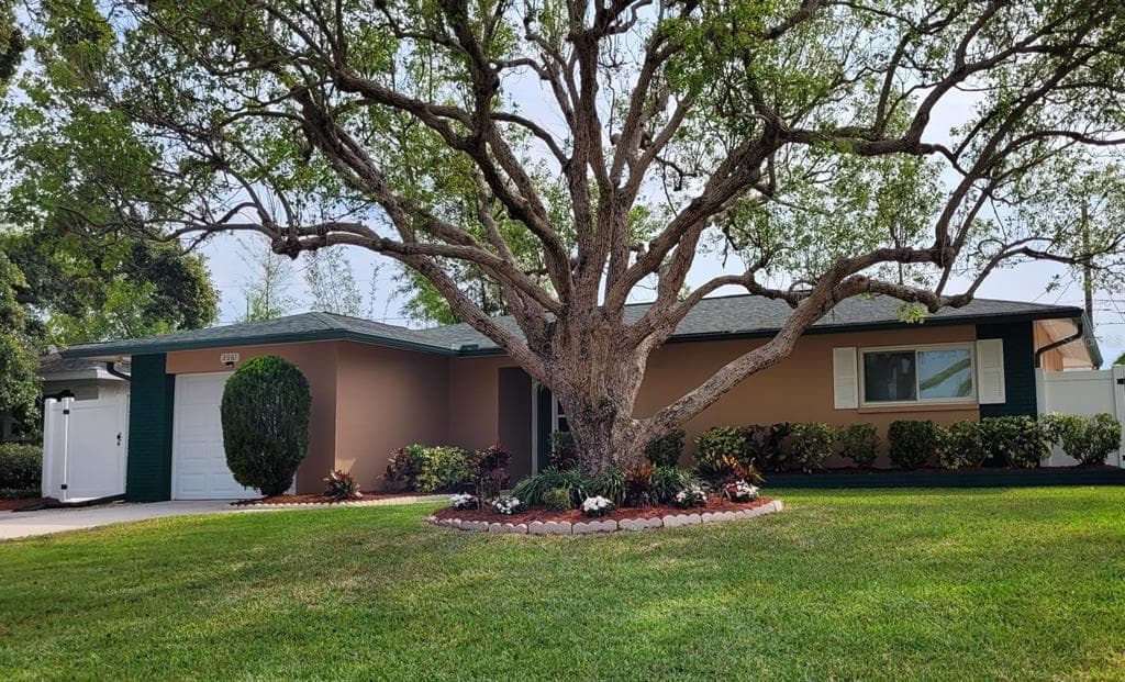2061 FAIR OAK DRIVE