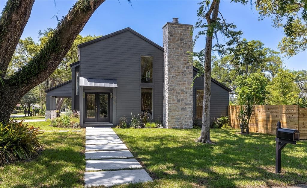 914 W IDLEWILD AVENUE TAMPA, FL 33604