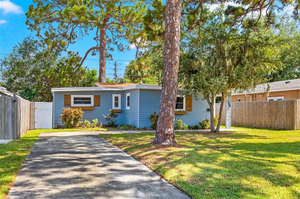 1786 NEW HAMPSHIRE AVENUE NE ST PETERSBURG, FL 33703