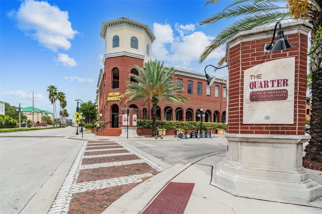 2010 E PALM AVENUE UNIT 15205 TAMPA, FL 33605
