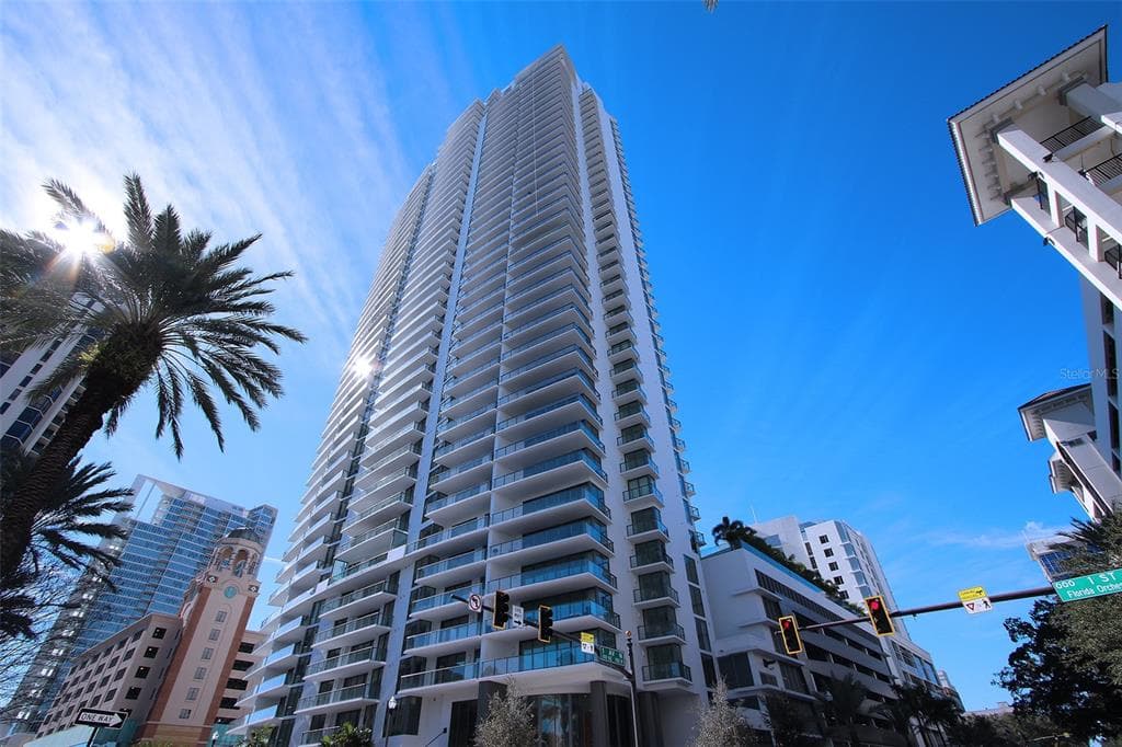 100 1ST AVENUE N UNIT 3501 ST PETERSBURG, FL 33701