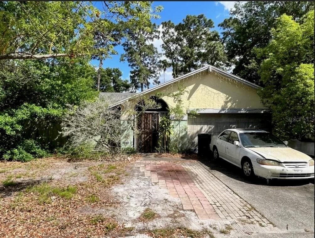 13913 CHERRY CREEK DRIVE TAMPA, FL 33618