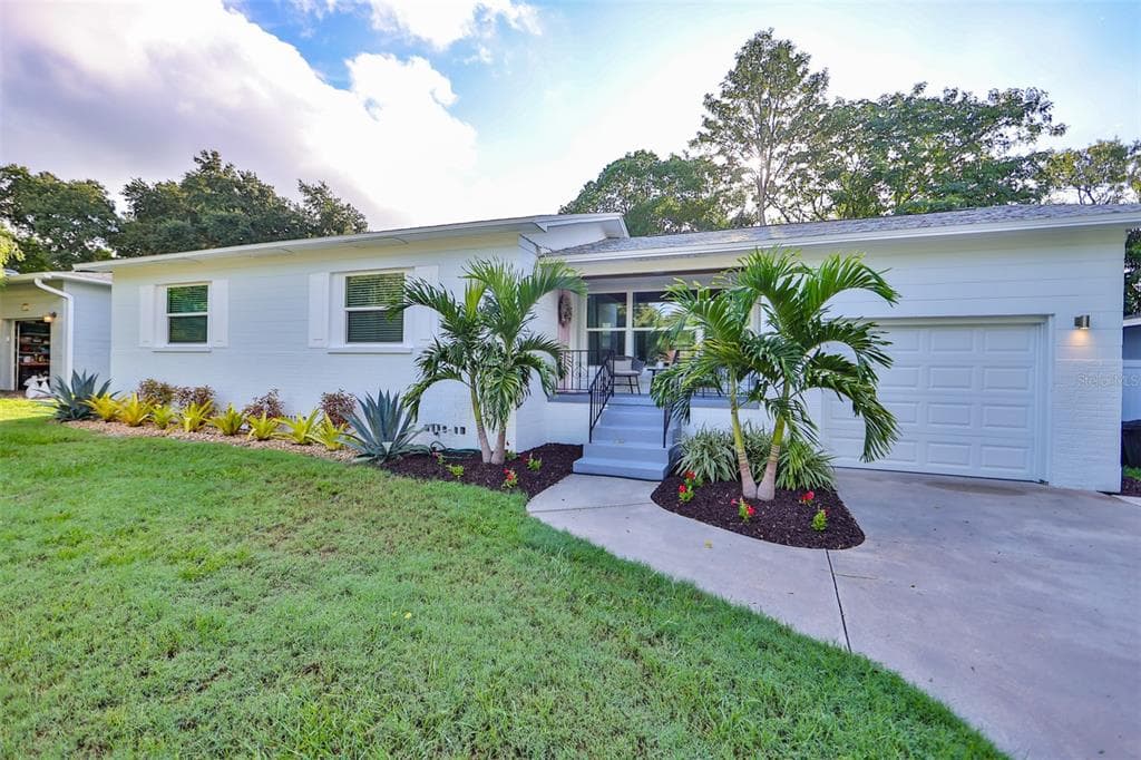 1009 CHESTER DR CLEARWATER, FL 33756