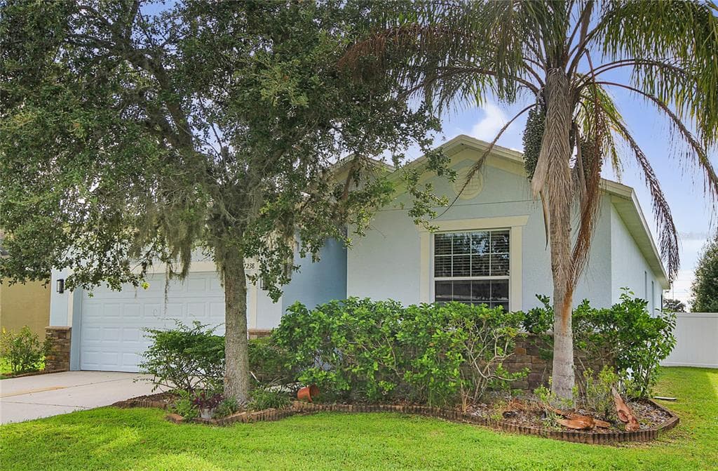 7238 CEDARCREST BOULEVARD LAKELAND, FL 33810