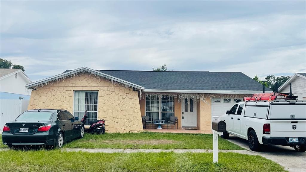 8803 LEEWARD DRIVE TAMPA, FL 33634
