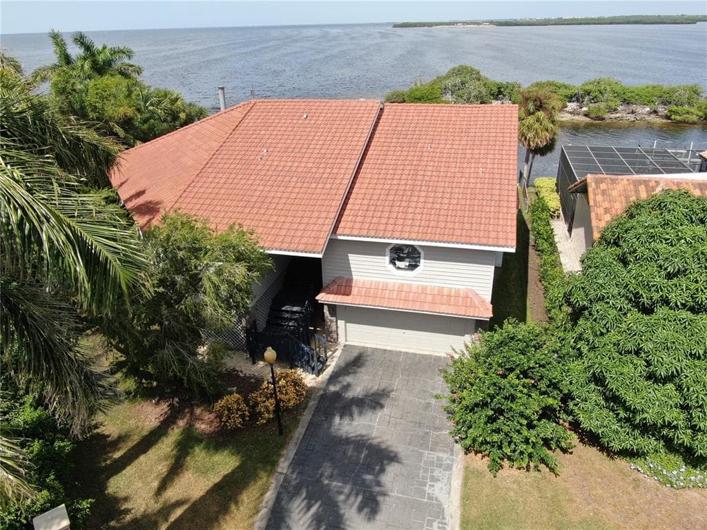 5737 WESTSHORE DRIVE