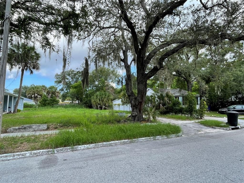 1625 39TH STREET S ST PETERSBURG, FL 33711