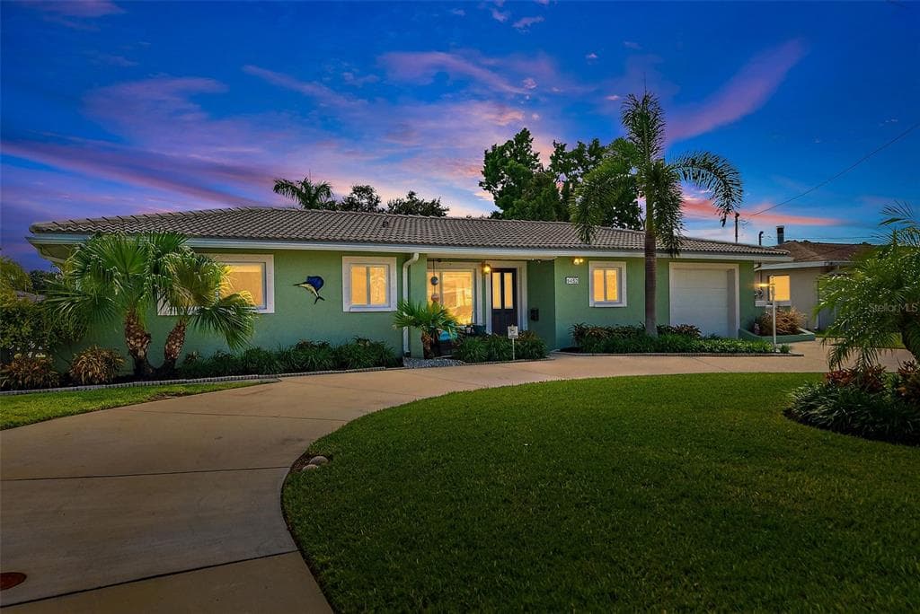 9452 TREASURE LANE NE ST PETERSBURG, FL 33702