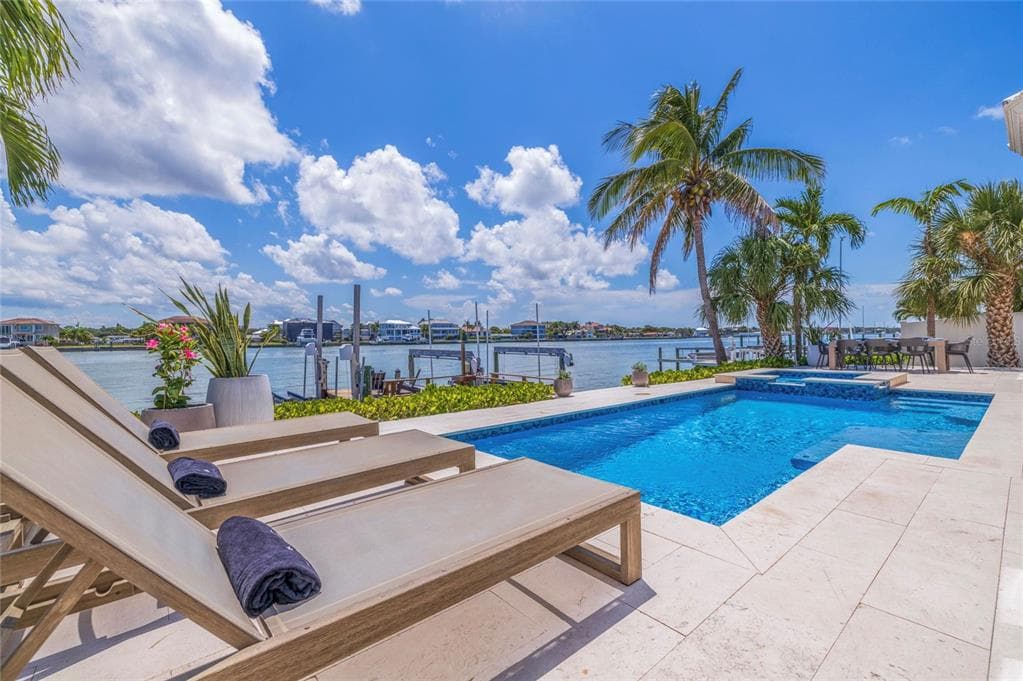 530 HARBOR DRIVE N INDIAN ROCKS BEACH, FL 33785