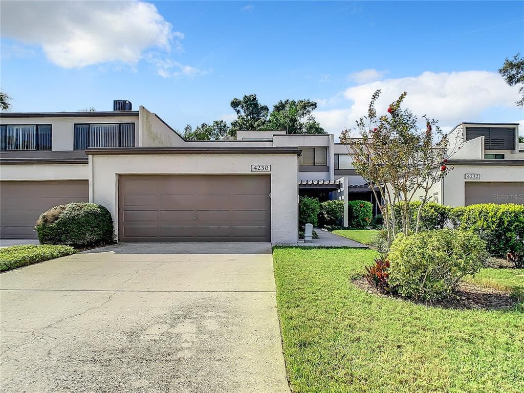 4230 FAIRWAY CIRCLE UNIT 0 TAMPA, FL 33618