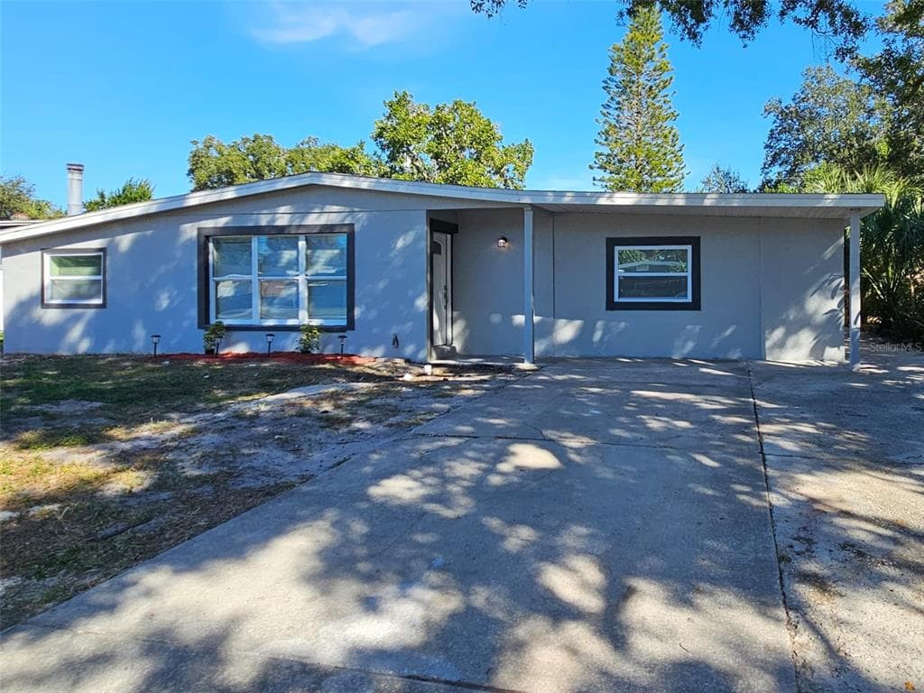 4927 HALIFAX DRIVE TAMPA, FL 33615