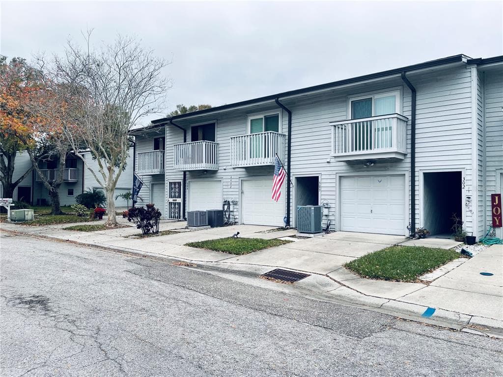 6492 92ND PLACE N UNIT 302 PINELLAS PARK, FL 33782
