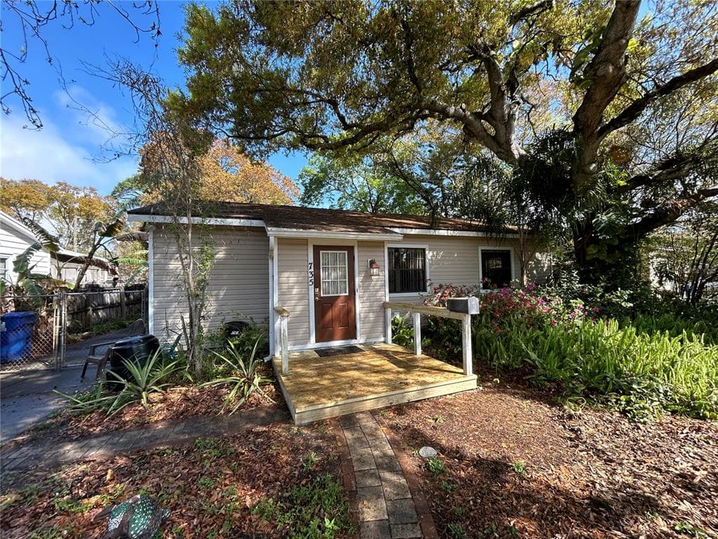 735 40TH AVENUE N ST PETERSBURG, FL 33703