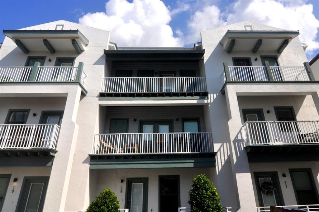 946 HIGHLAND AVENUE UNIT 18 DUNEDIN, FL 34698