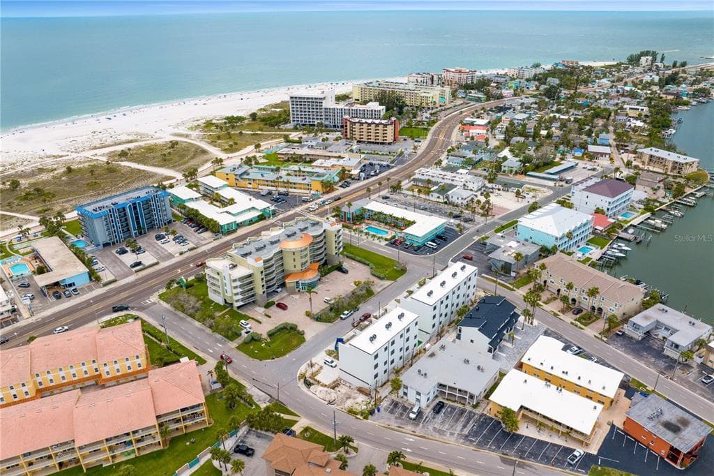 11605 1ST STREET E UNIT B2 TREASURE ISLAND, FL 33706