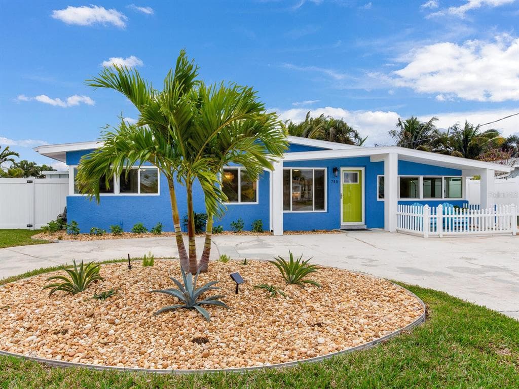 745 PRUITT DRIVE MADEIRA BEACH, FL 33708