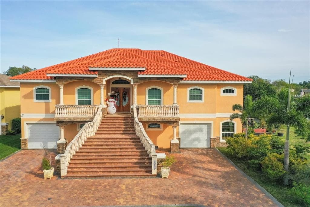 8243 CHEYENNE DRIVE SEMINOLE, FL 33777