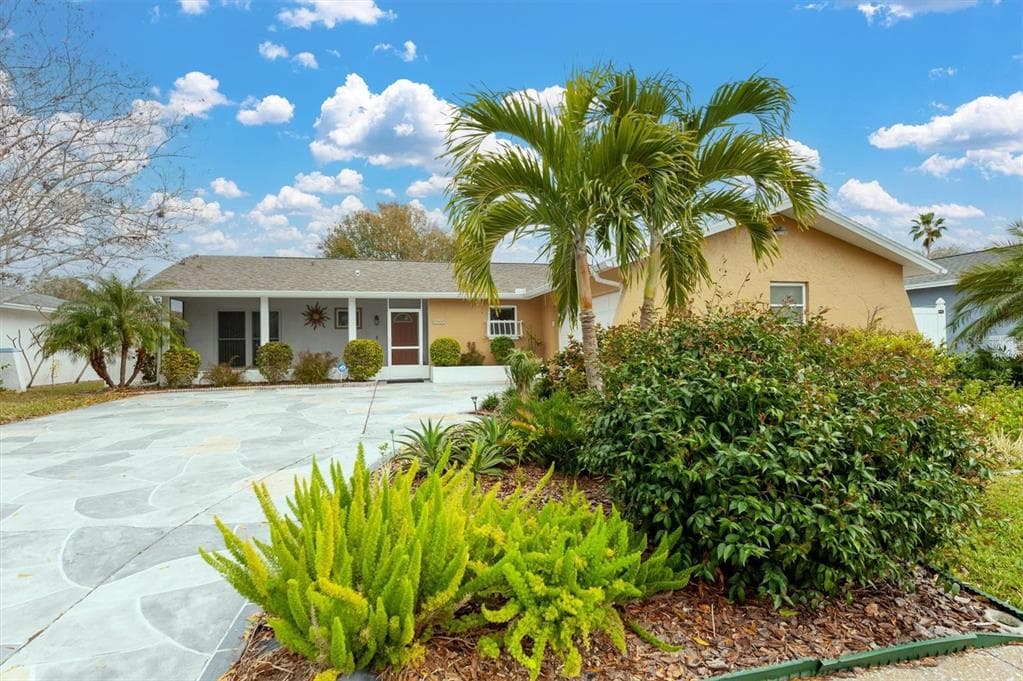 8909 118TH WAY SEMINOLE, FL 33772