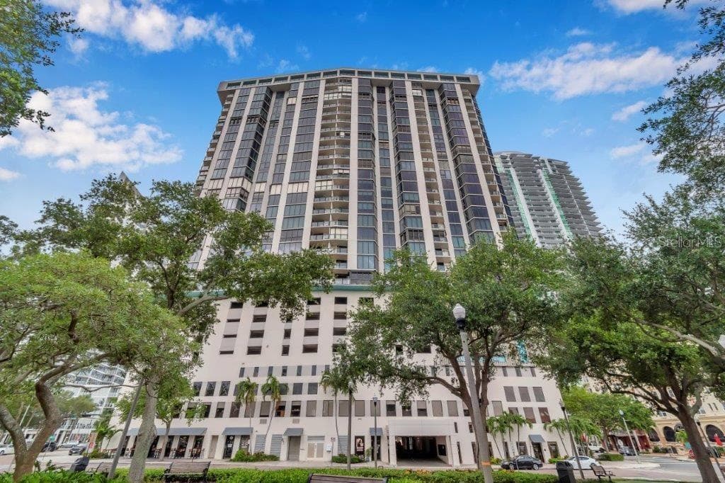 1 BEACH DRIVE SE UNIT 1611