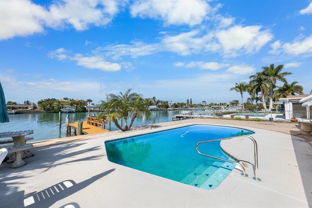 11280 8TH STREET E TREASURE ISLAND, FL 33706