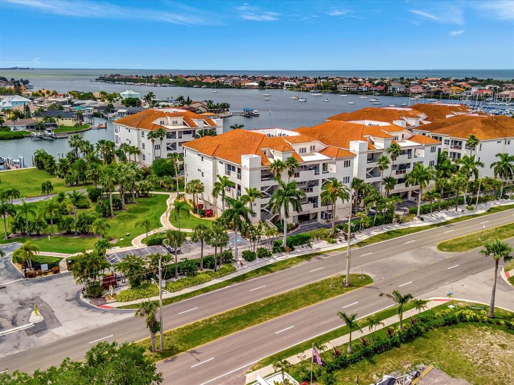 1022 BELLASOL WAY UNIT 5302 APOLLO BEACH, FL 33572