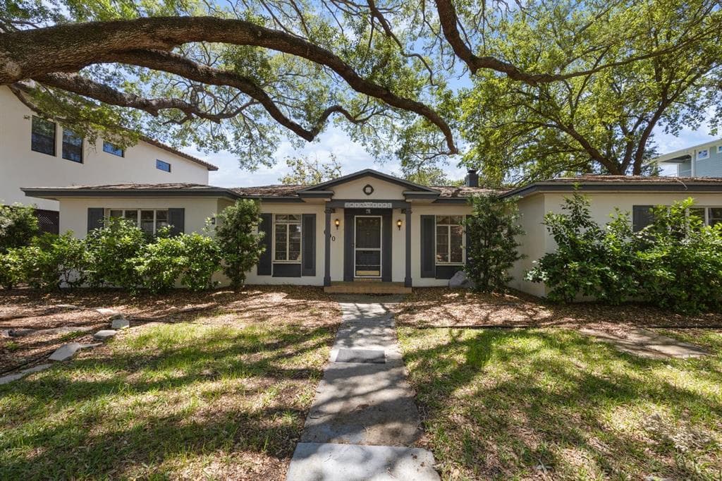 690 GENEVA PLACE TAMPA, FL 33606