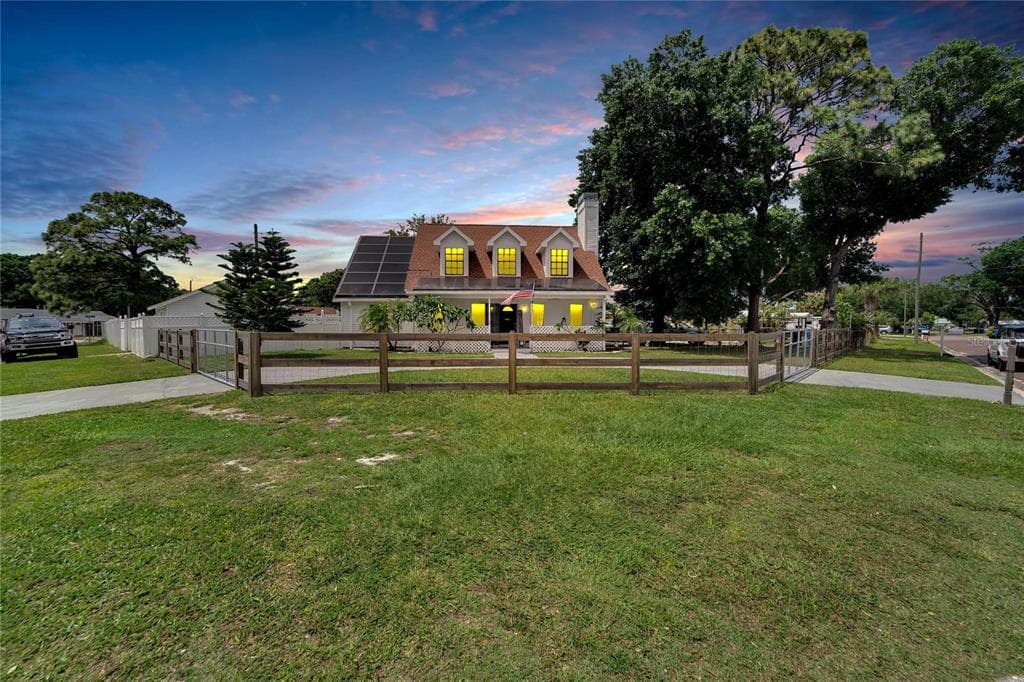 8408 PINEWOOD STREET TAMPA, FL 33615
