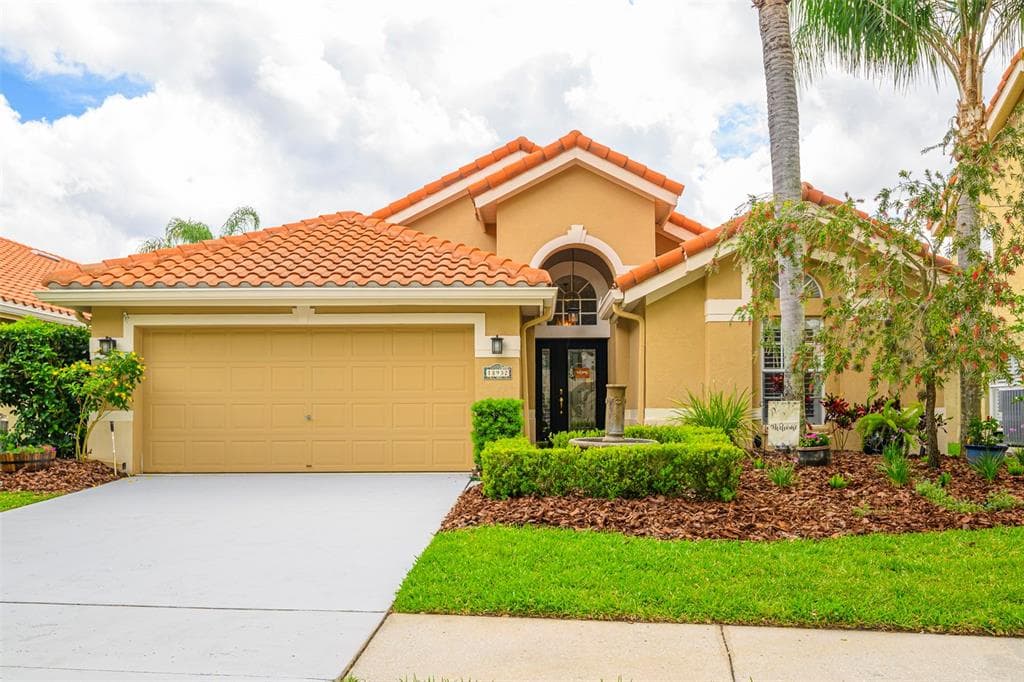 18932 AVENUE BIARRITZ LUTZ, FL 33558
