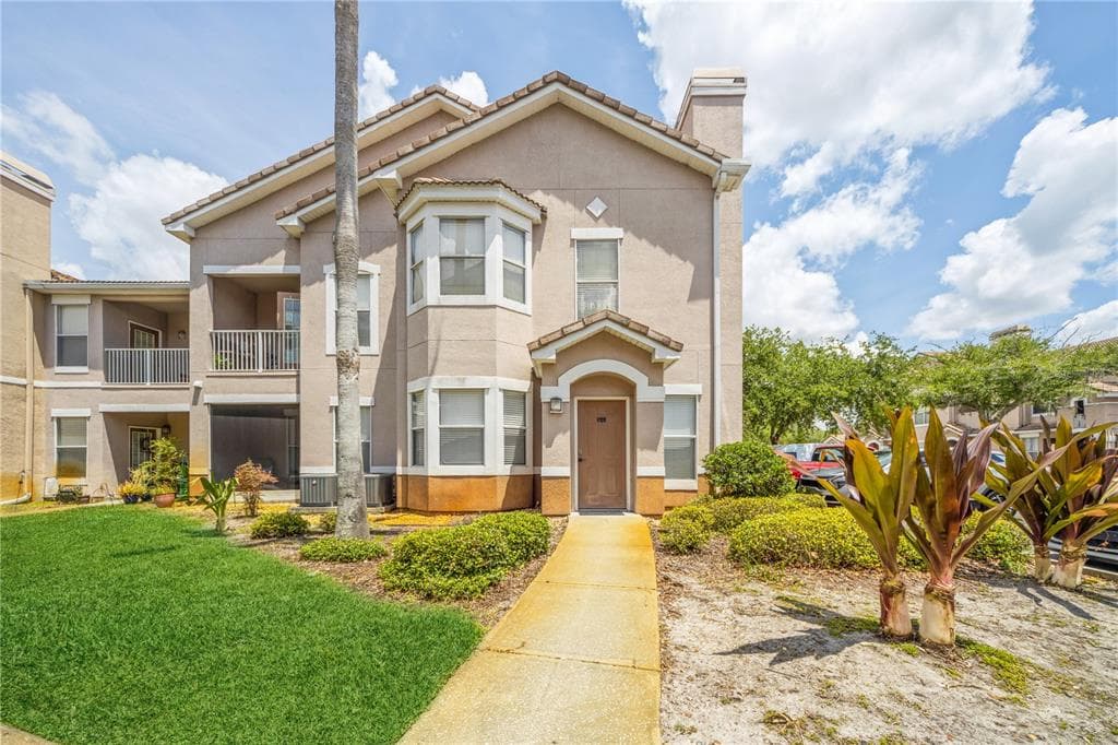 18018 VILLA CREEK DRIVE UNIT 18018 TAMPA, FL 33647